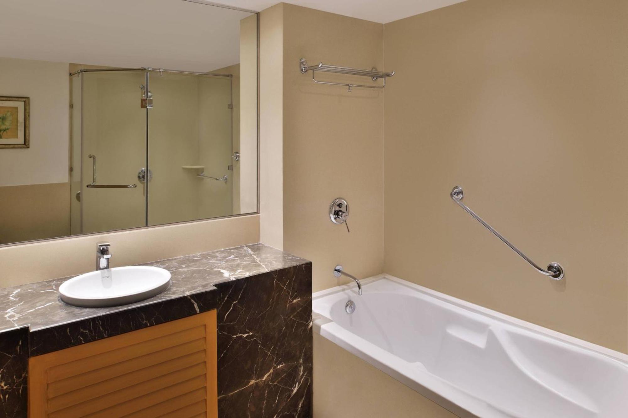 Courtyard By Marriott Chennai Hotel Ngoại thất bức ảnh