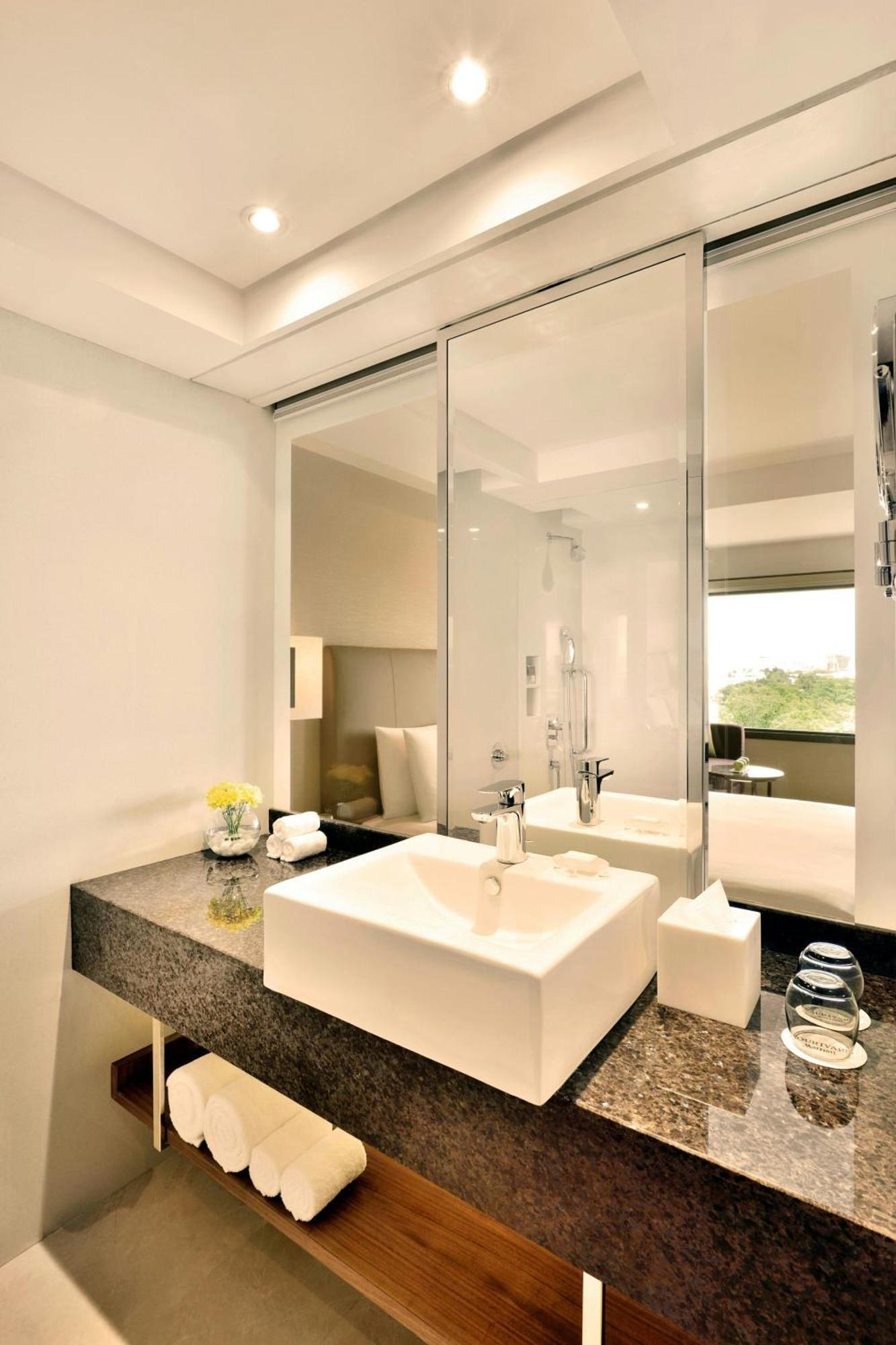 Courtyard By Marriott Chennai Hotel Ngoại thất bức ảnh