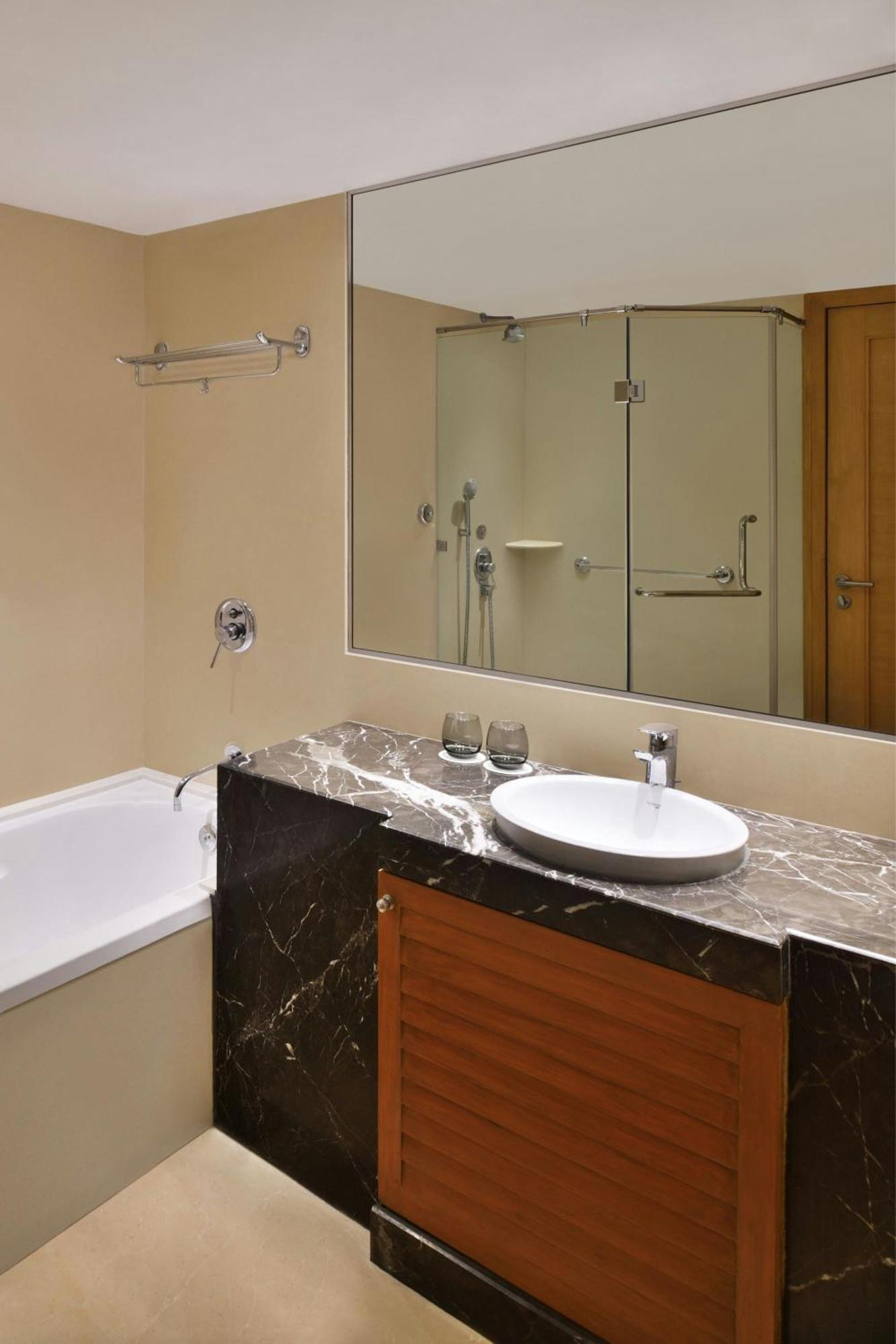 Courtyard By Marriott Chennai Hotel Ngoại thất bức ảnh